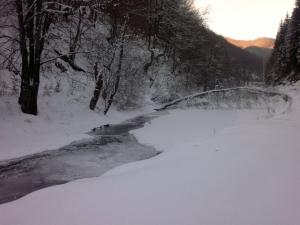 Iesirea din Cheile Tăii, drumul catre Auselu